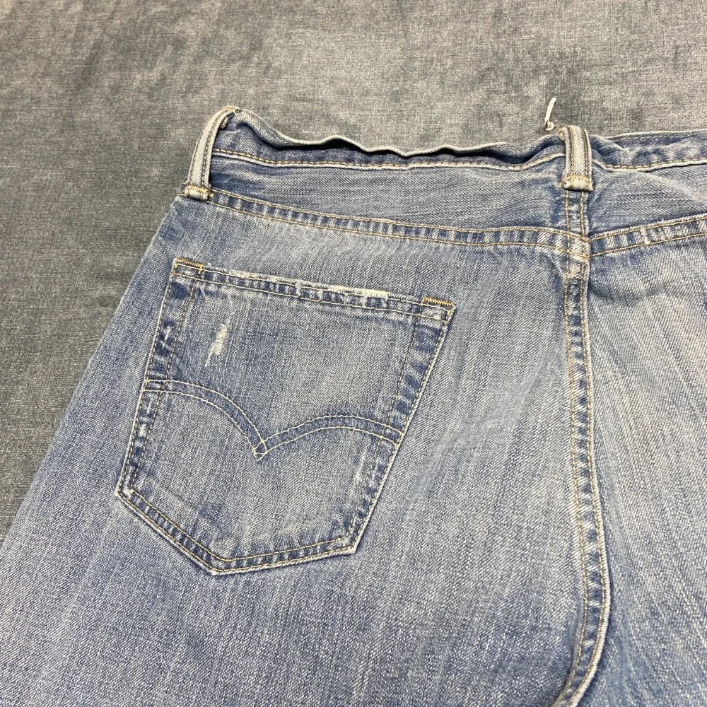 Levi's 504 Jeans Mens 32x34 Blue Denim Cotton Stretch Straight Leg Distressed
